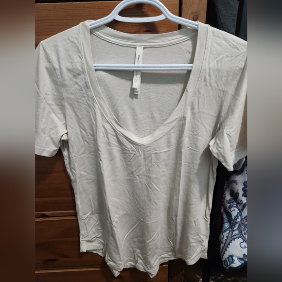 Aritzia Babaton Foundation Top - Picture 2 of 5